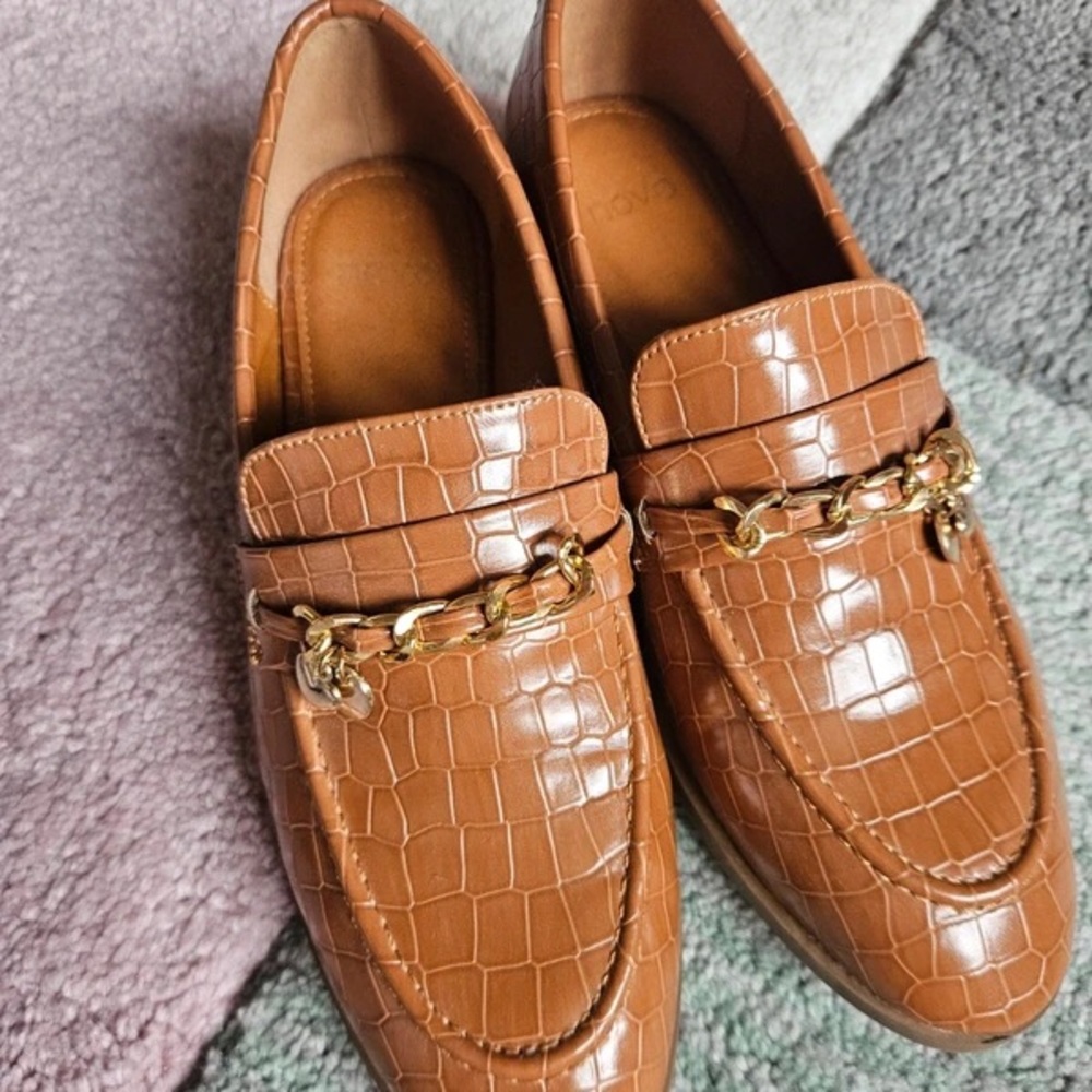 Croc-Embossed Leather Slip-On Loafers in Tan with Gold Chain
